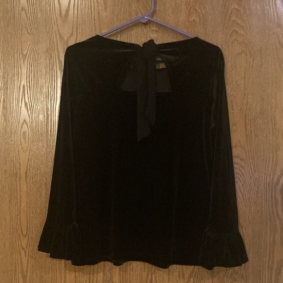 Gorgeous Black Velvet Top ….w Bow and opening at top of back - Picture 2 of 7